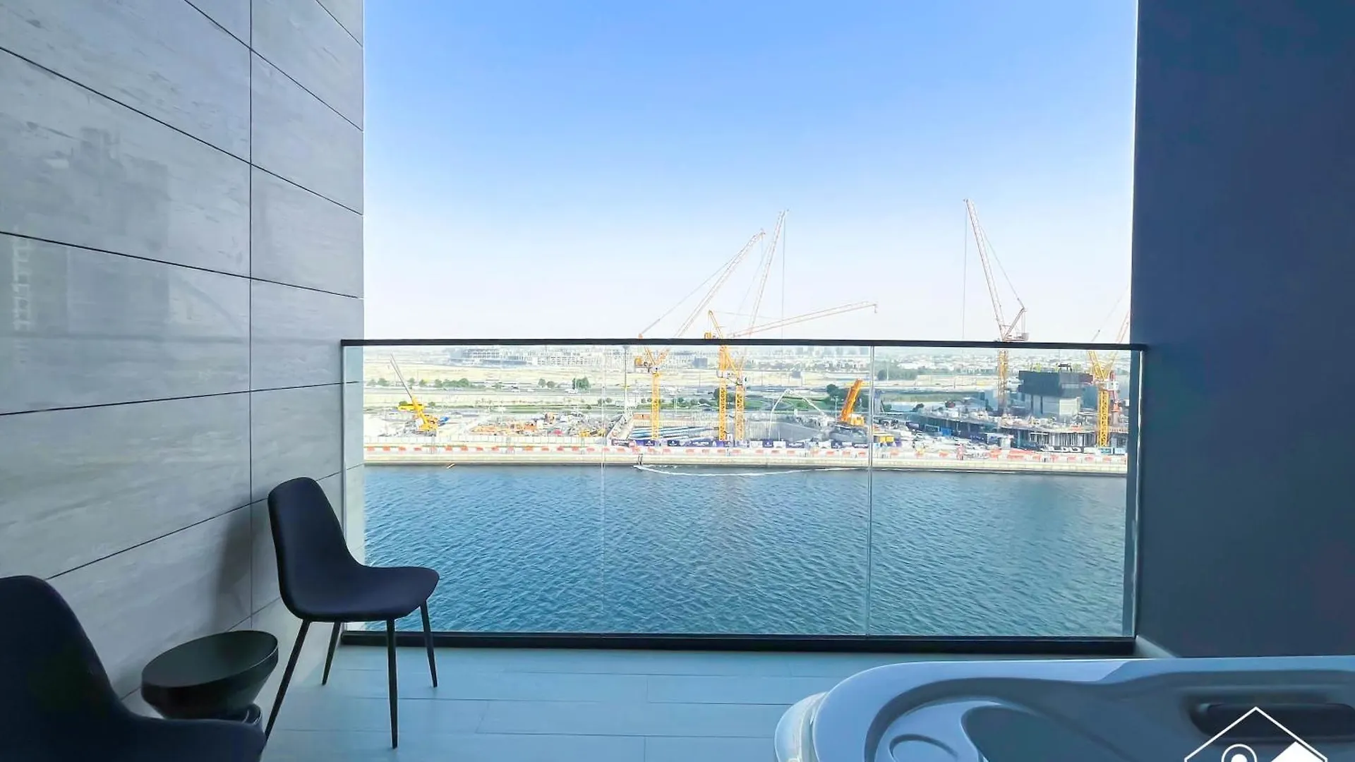 Relax With A View L Canalfront Balcony & Jacuzzi Dubai 0*,