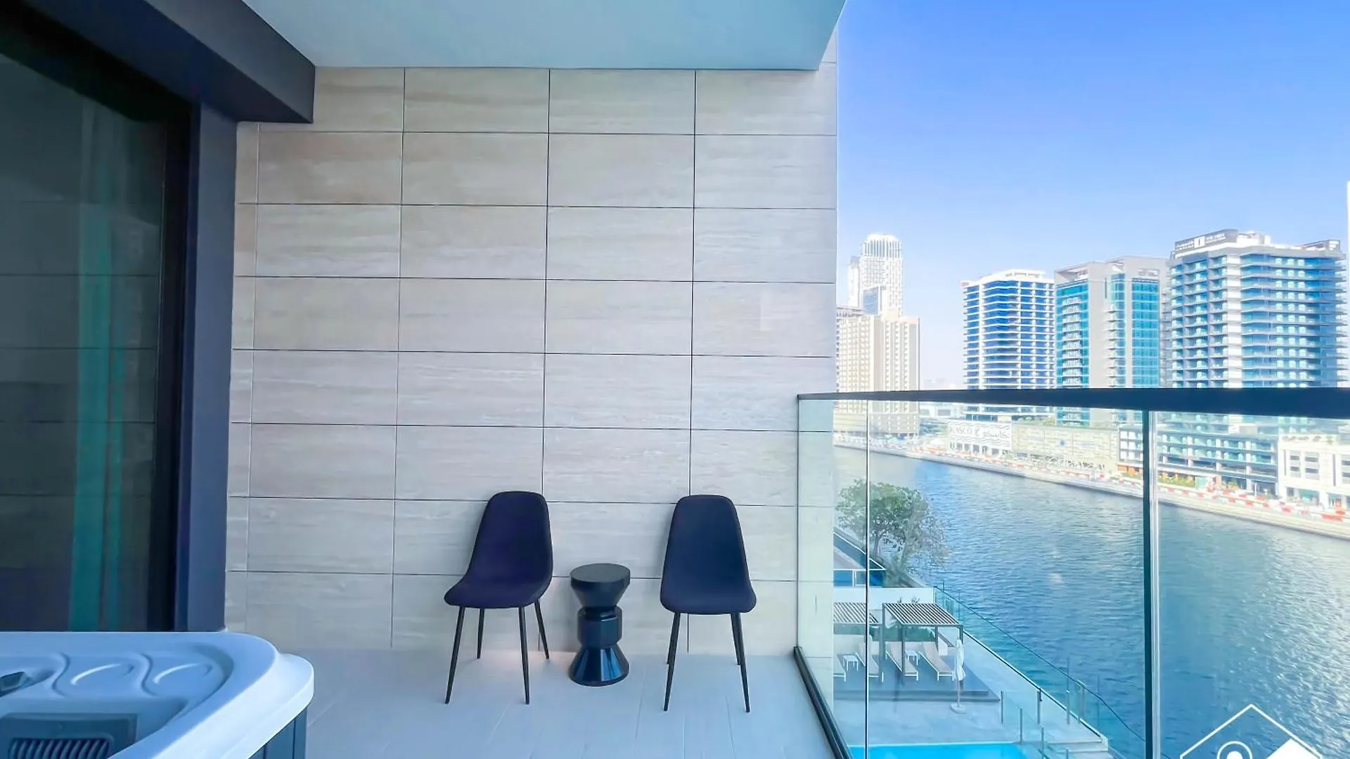 Relax With A View L Canalfront Balcony & Jacuzzi Dubai 0*,