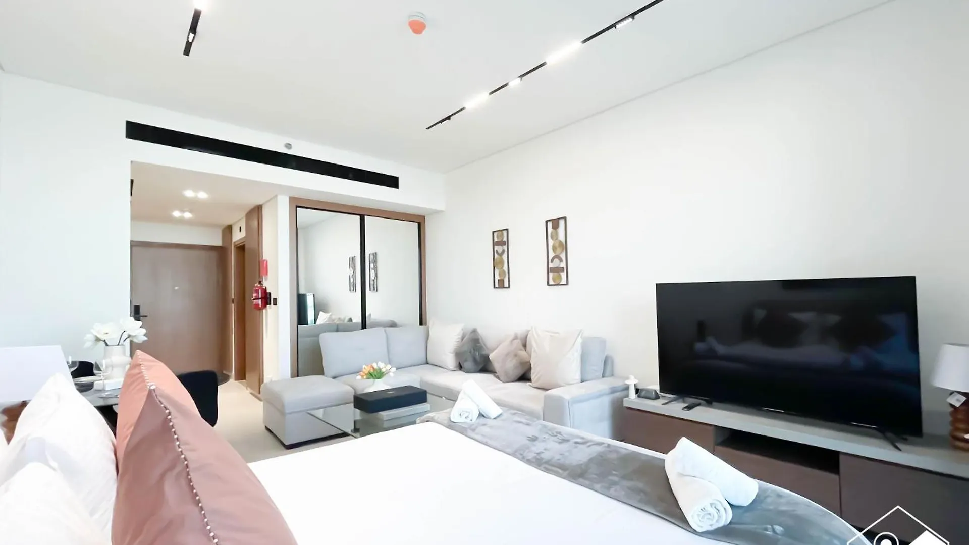 Relax With A View L Canalfront Balcony & Jacuzzi Ντουμπάι Διαμέρισμα